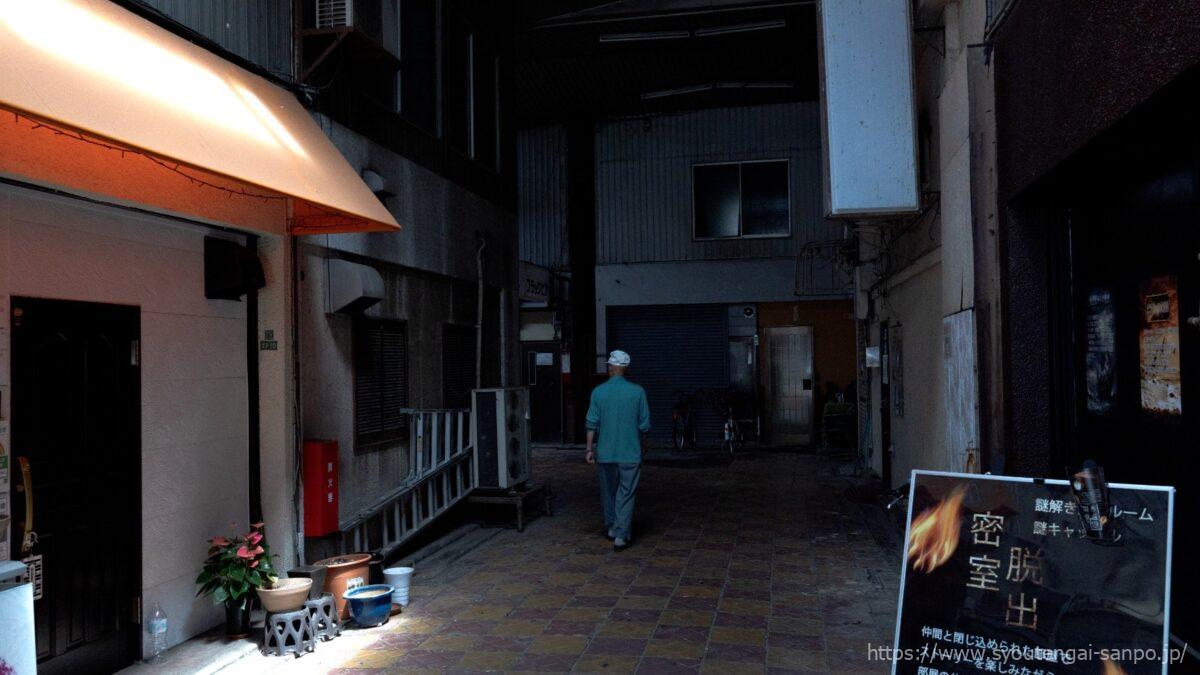 アーケード内の風景03