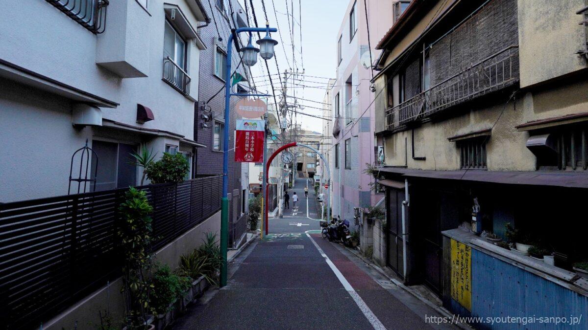 平和坂通り商店会の風景
