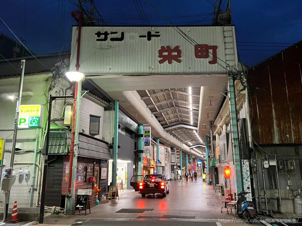 東側入口