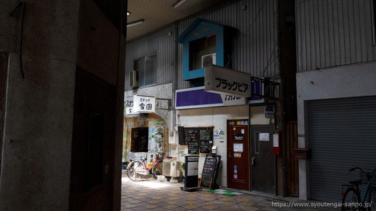 アーケード内の風景01