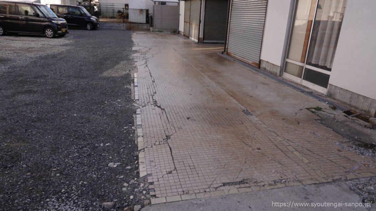 建物裏側の床面03