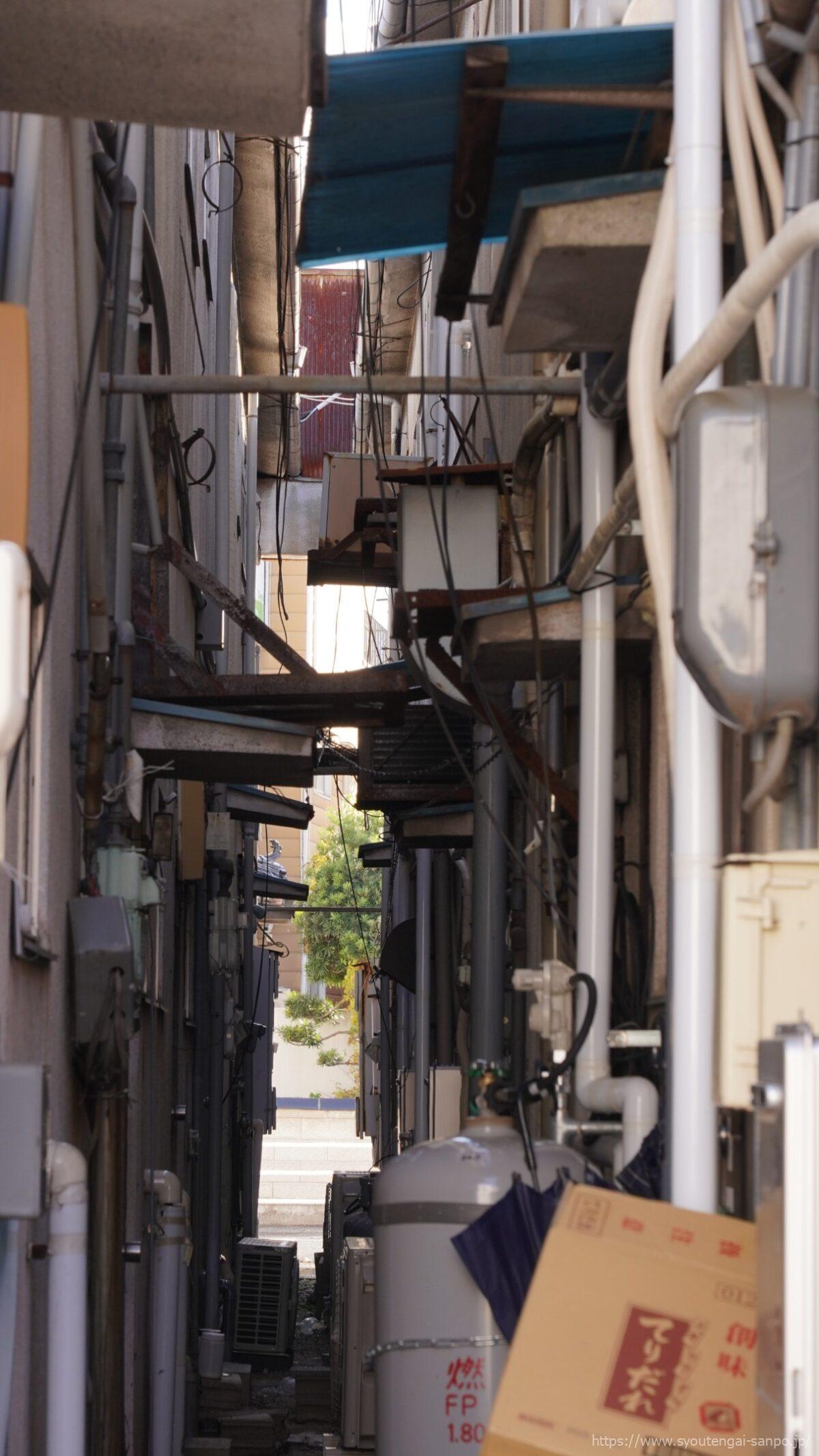 建物同士の隙間
