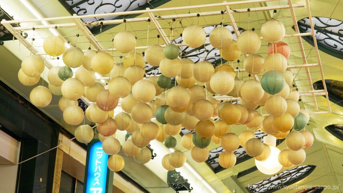 天井のちょうちん装飾