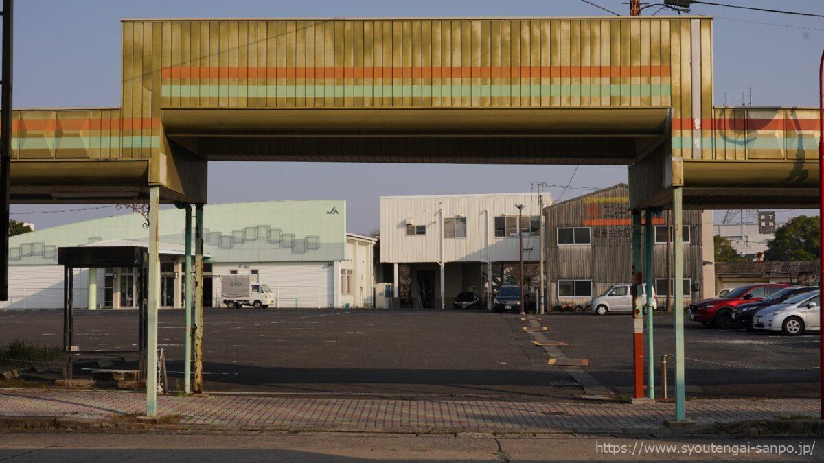 歩道アーケード