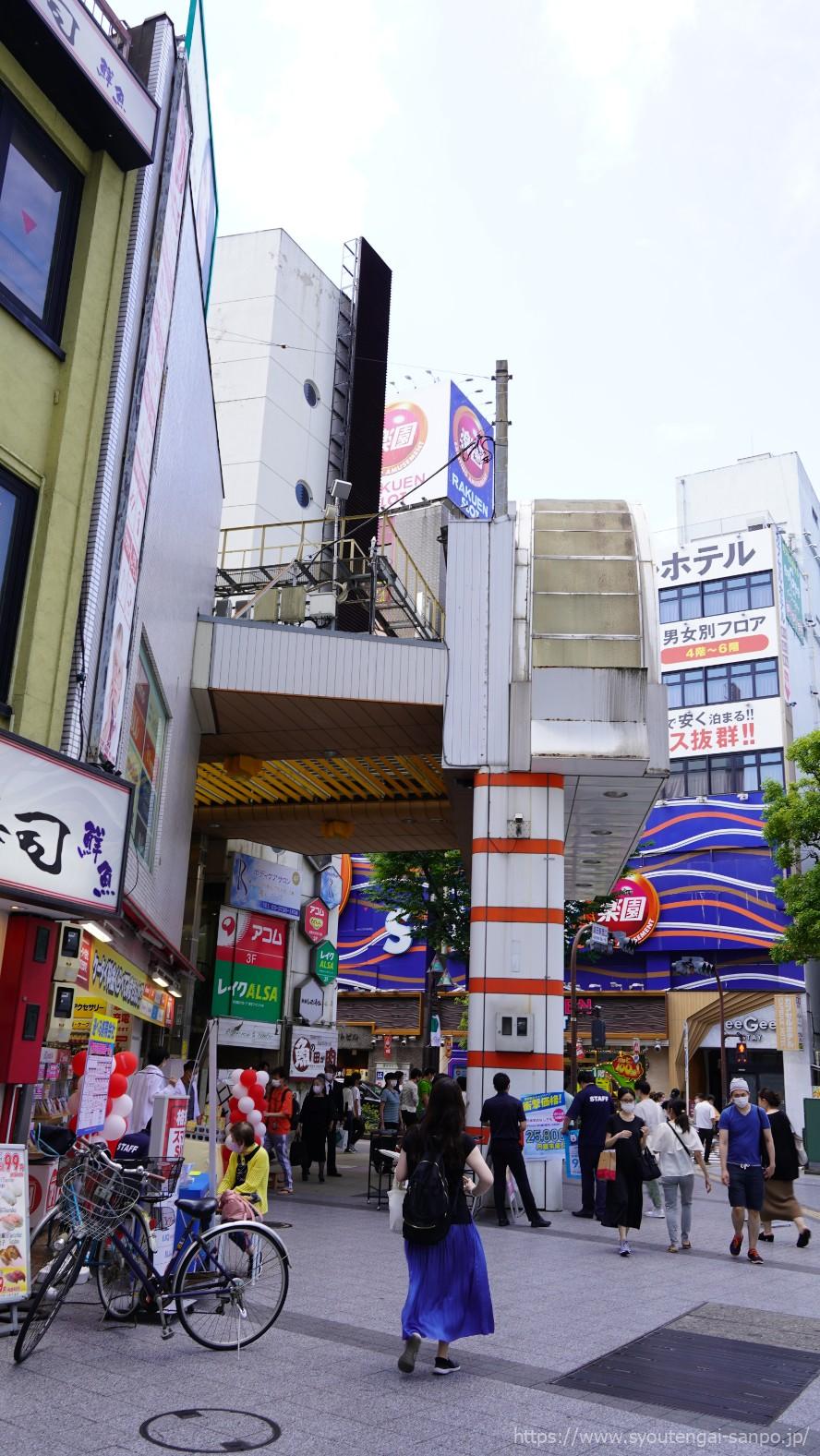 入り口側面