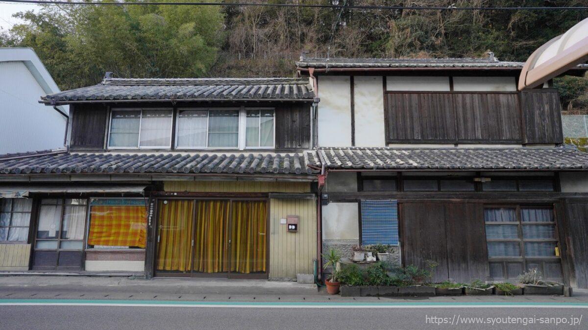 県道126号沿いの民家