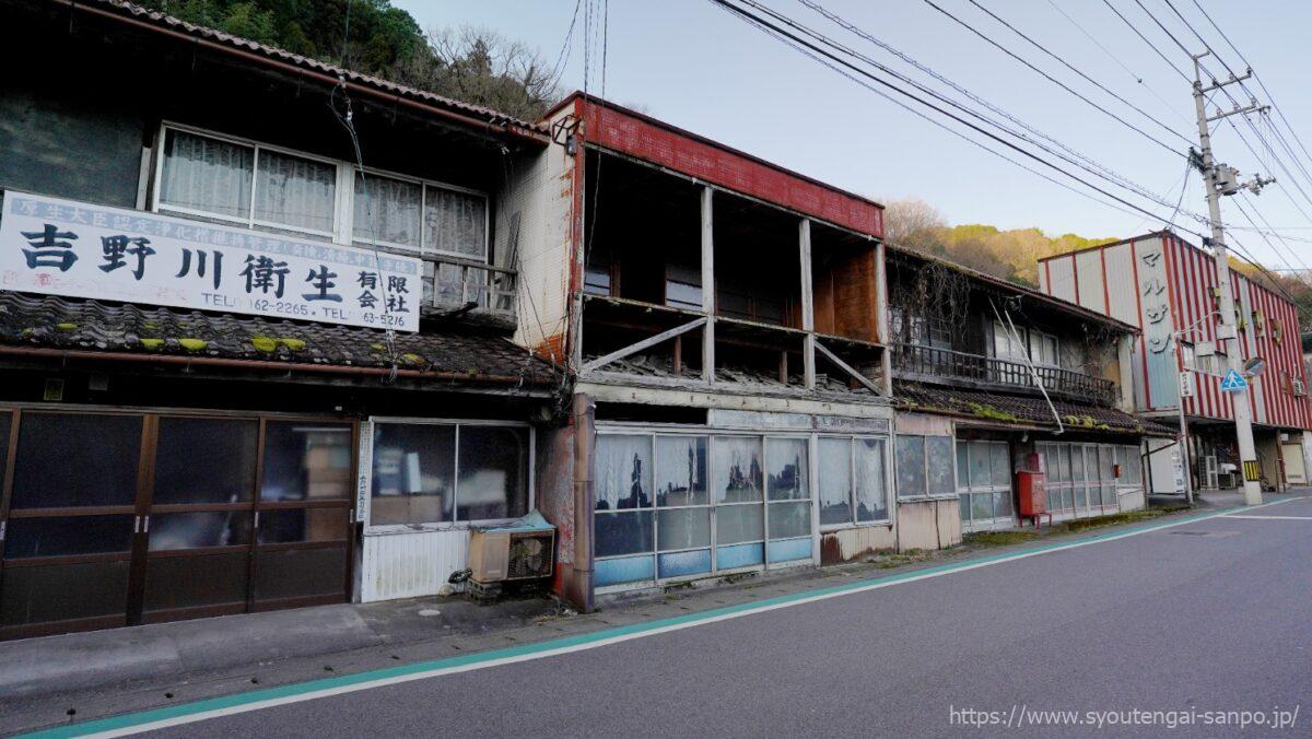 県道126号沿いの廃墟03