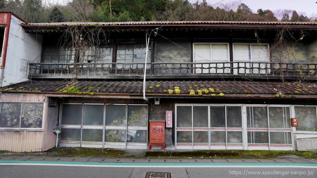 県道126号沿いの廃墟
