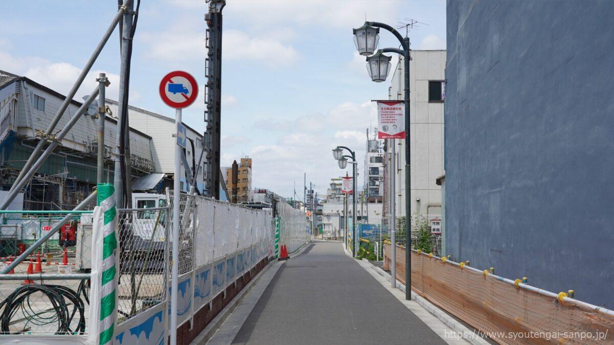 駅沿いの風景02