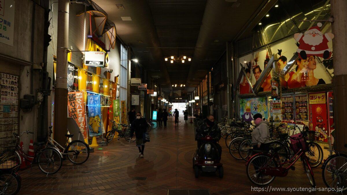 商店街風景-暗い