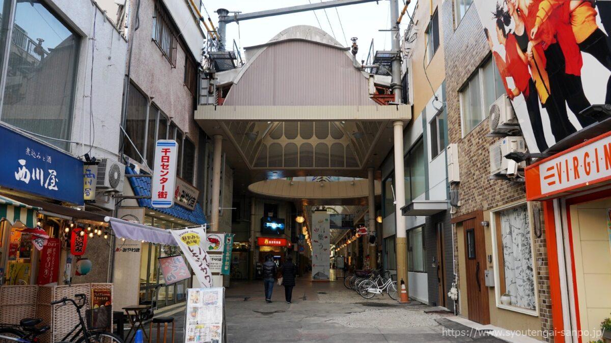 アーケード商店街が見える風景