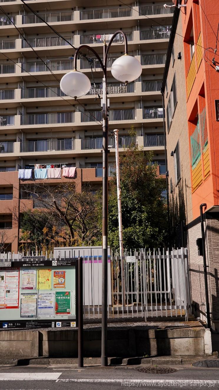 仲六郷一丁目商店会の街路灯