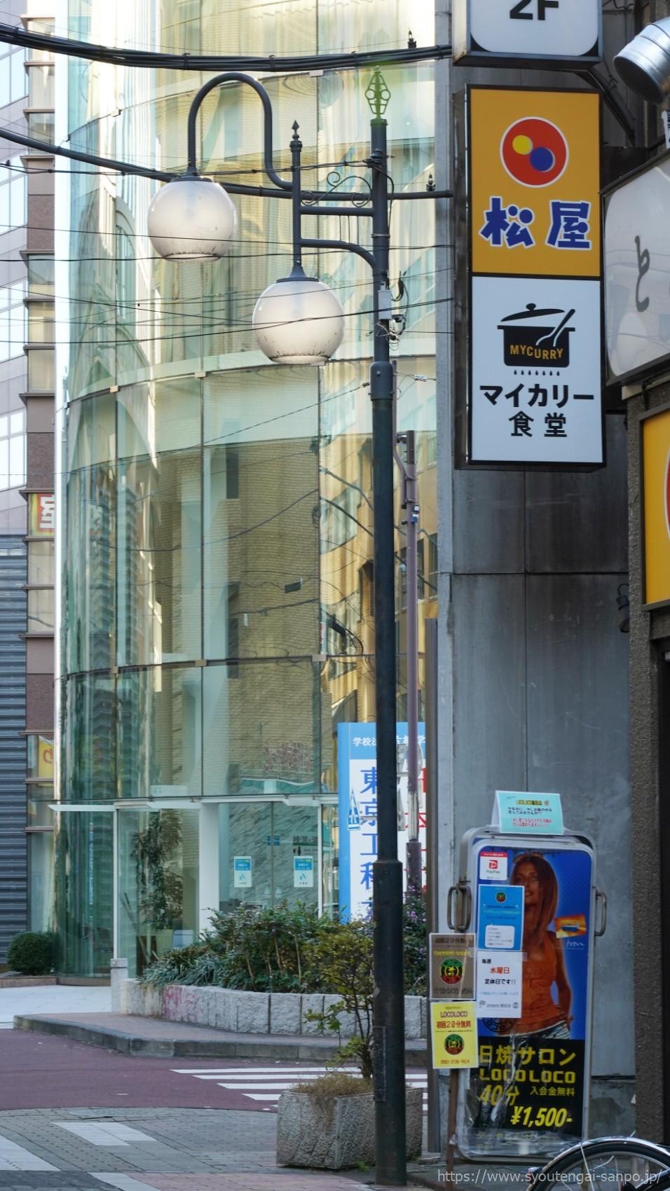 工学院通り商店会の街路灯02