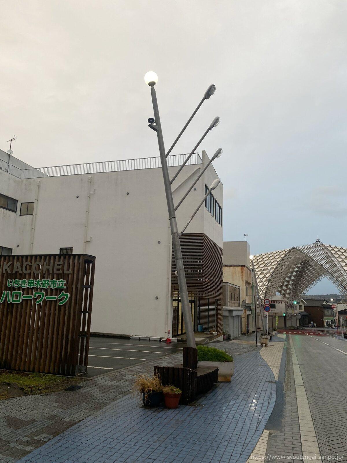 アーケード外の街路灯