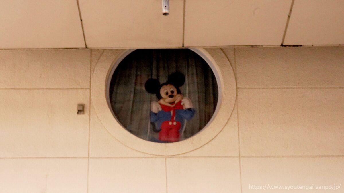 小窓のミッキー