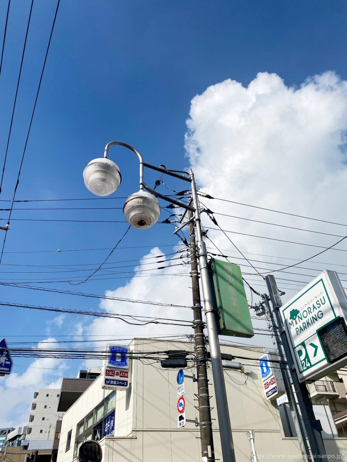 御成橋通り商成会の街路灯