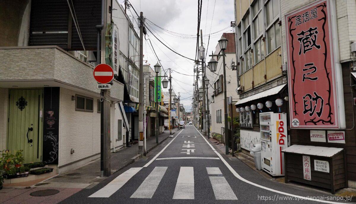 入り口横の商店街
