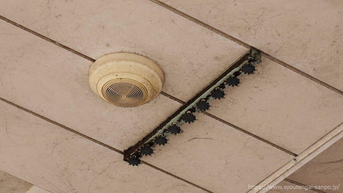 天井の何かの設備