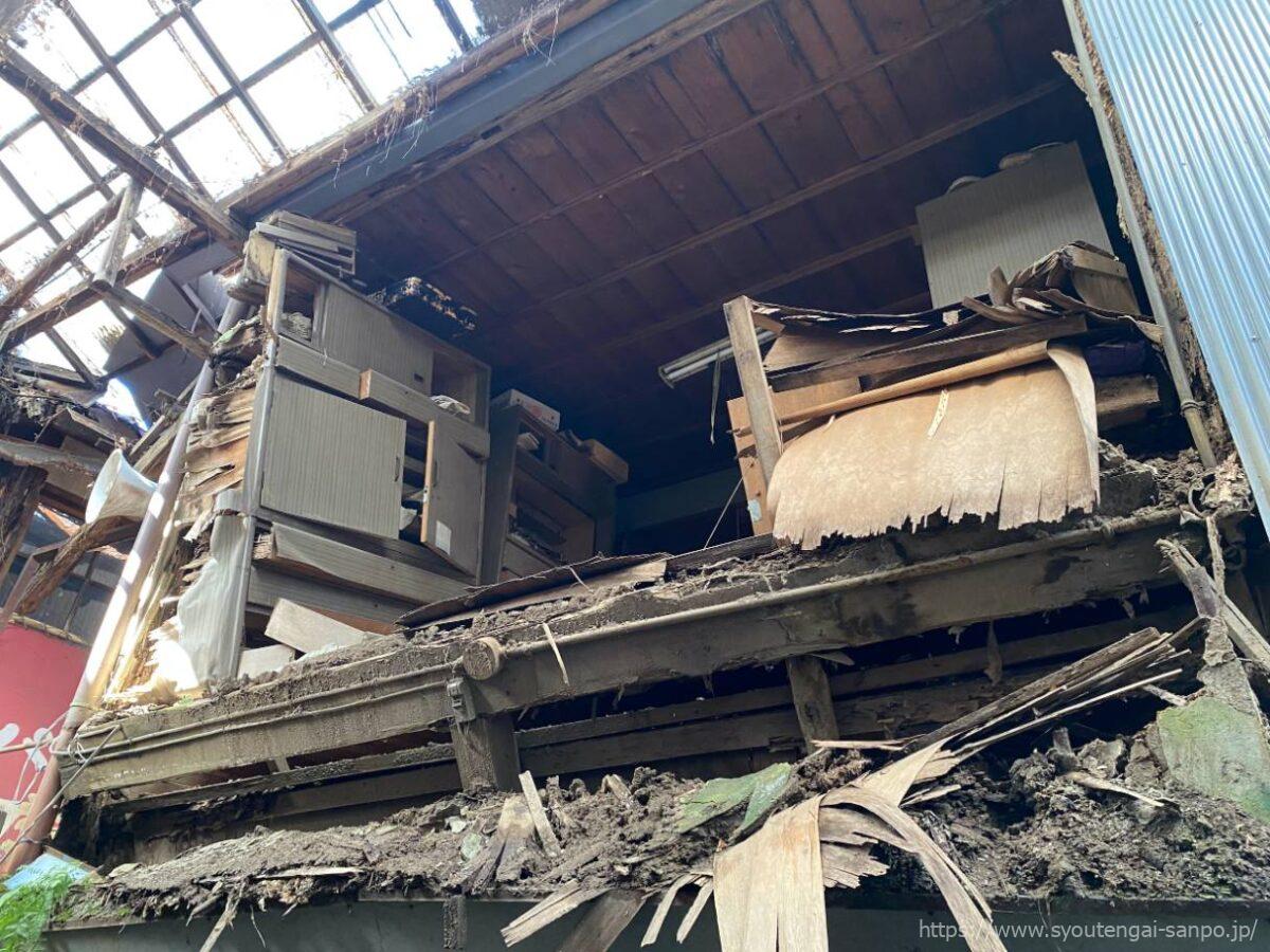 通路中央の建物2F