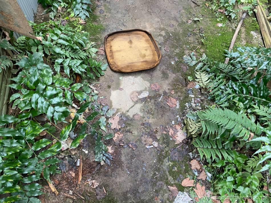 椅子の残骸