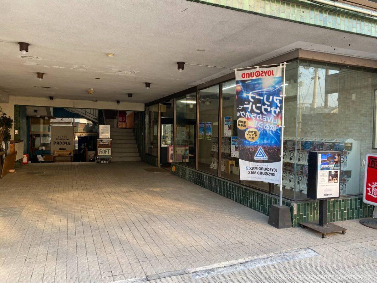 駅近くの建物02