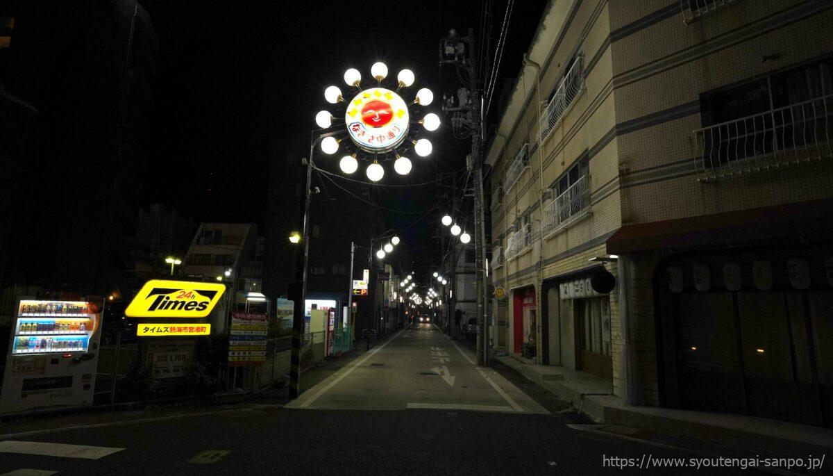 なぎさ中通り商店街の夜の風景05
