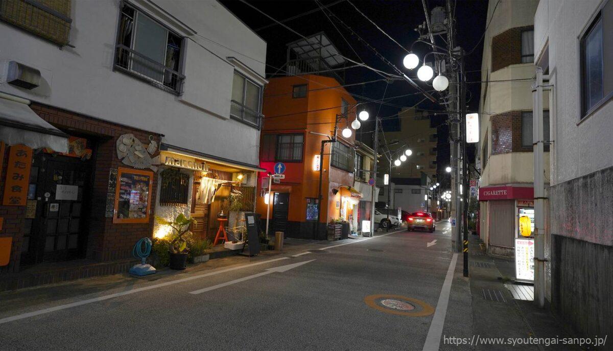 なぎさ中通り商店街の夜の風景04