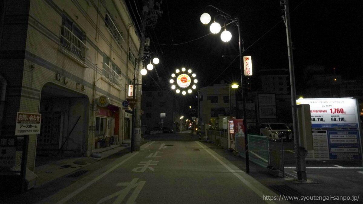 なぎさ中通り商店街の夜の風景02