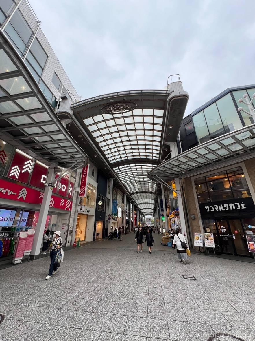 広島金座街商店街の出口風景