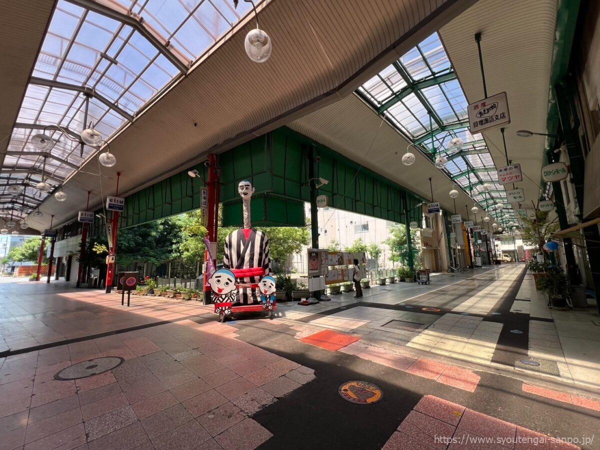 おにゅうどうとこにゅうどうくんのいる風景