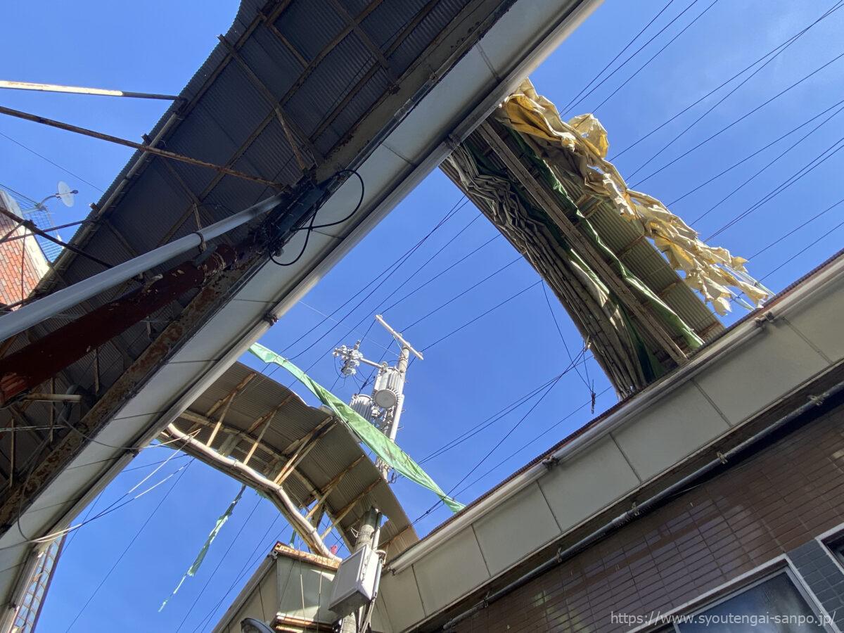 荒廃したアーケード