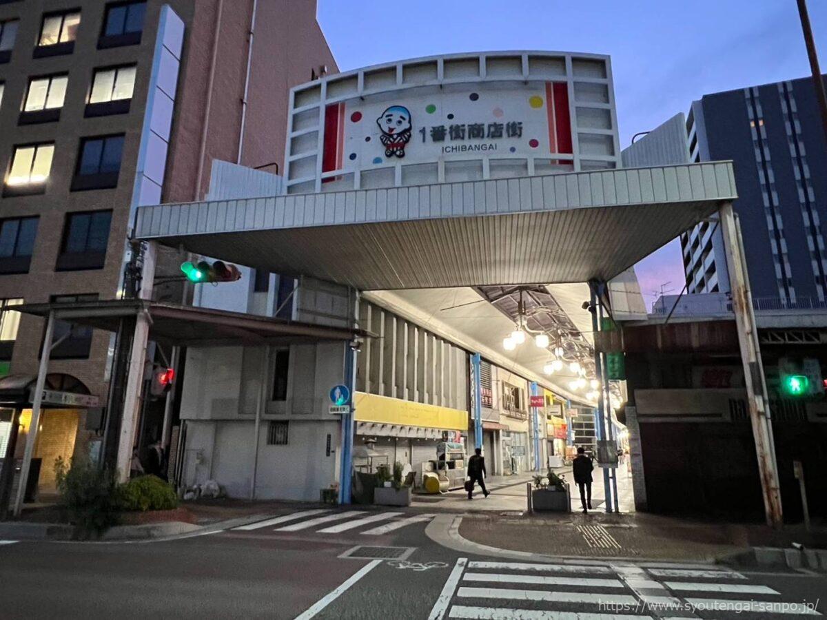 1番街商店街の夜の風景02