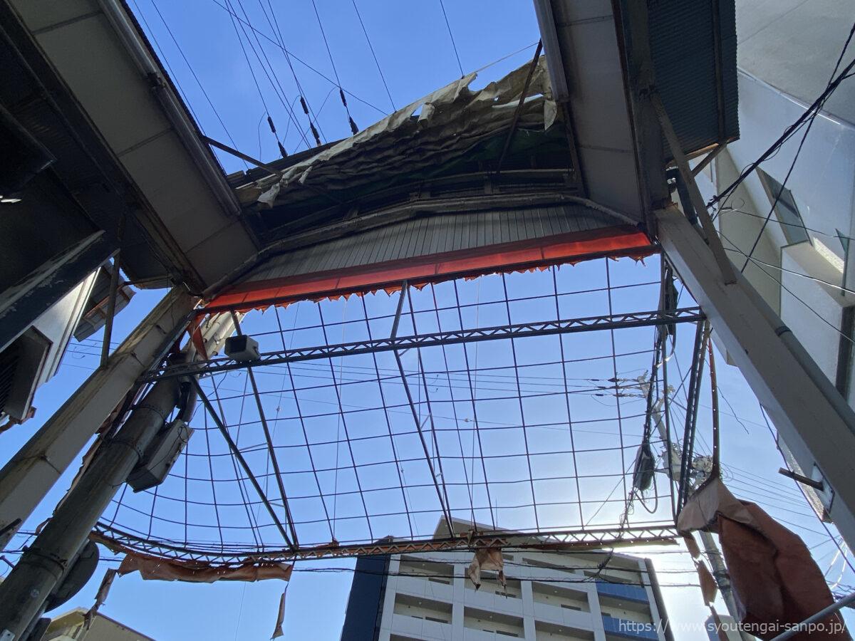 荒廃したアーケード02