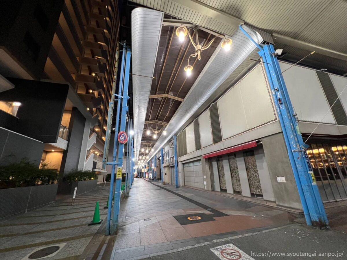 1番街商店街の夜の風景04