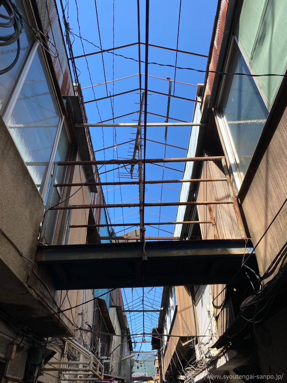 アーケードの骨組み