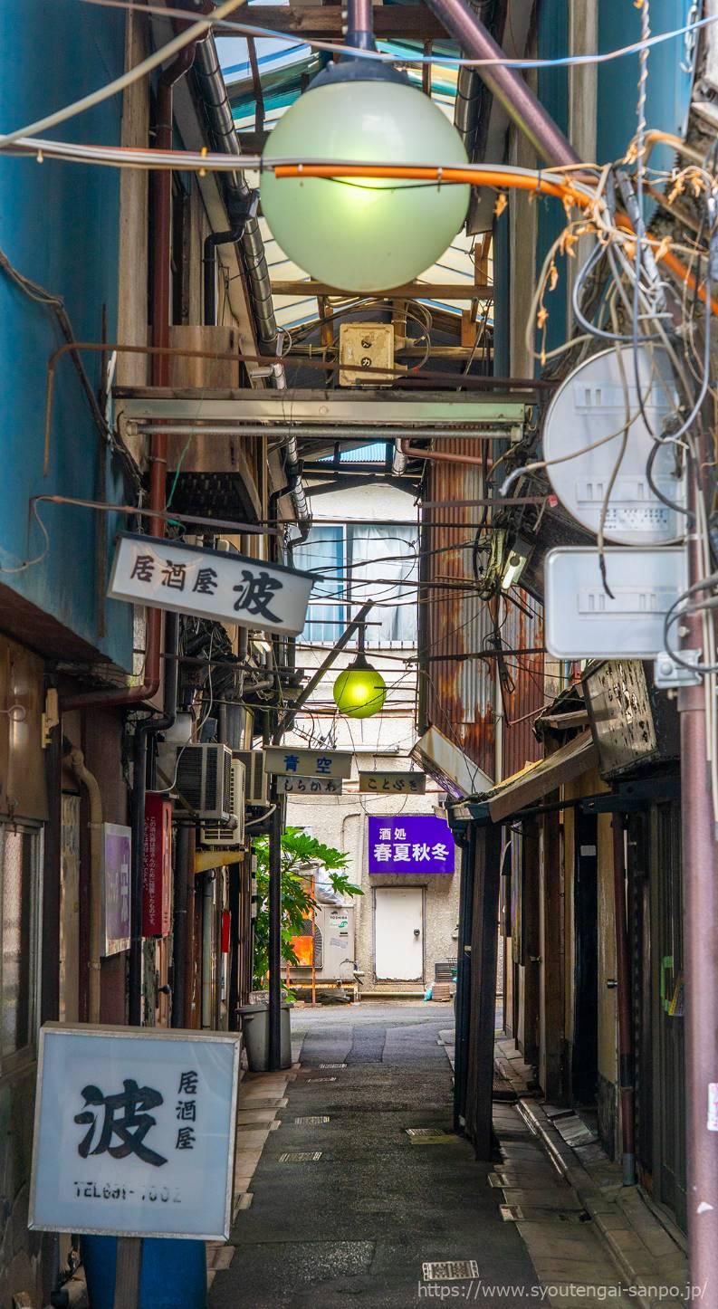呑んべ横丁の風景04